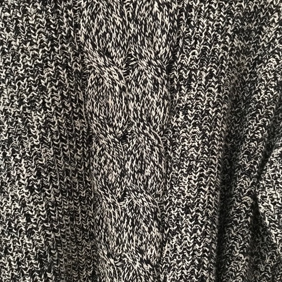 H&M Cable Knit Slouchy Sweater Round Neck Size M - Picture 3 of 10
